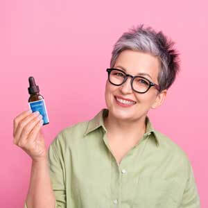 Woman holding Cerebrozen bottle